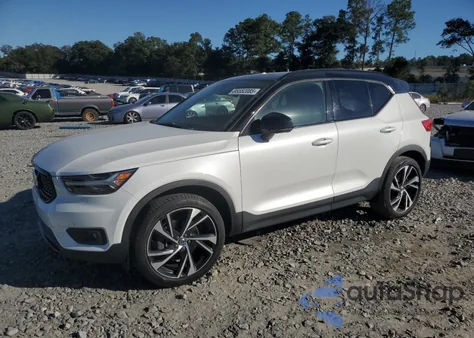 2021 Volvo Xc40 T5 R-Design z USA, uszkodzony, nr VIN YV4162UM4M2438054